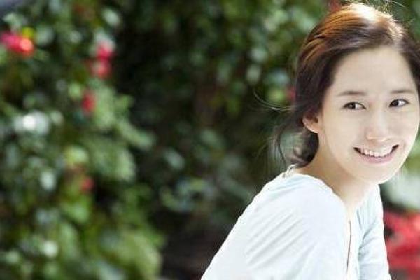 生肖鼠女神秘美女_鼠年神秘美女生肖佳人