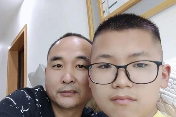 老公生肖鼠儿子属虎,鼠虎父子情深共度时光