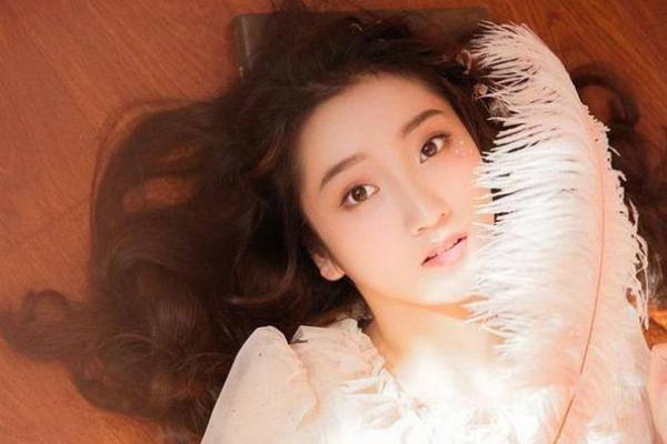 双鱼座白天笑的多开心吗女生_双鱼座女生白天笑容灿烂吗