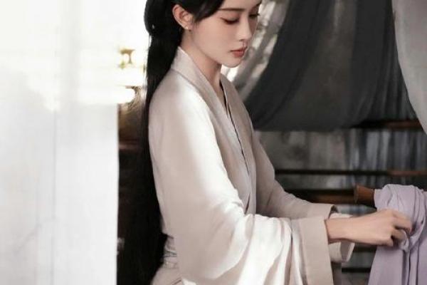 女性拥有美人尖面相解析：美人尖女子桃花盛开，命里多遇良缘